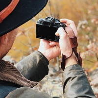 Camera Holder - hnědá