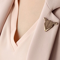 Dámská dřevěná brož Doe Brooch