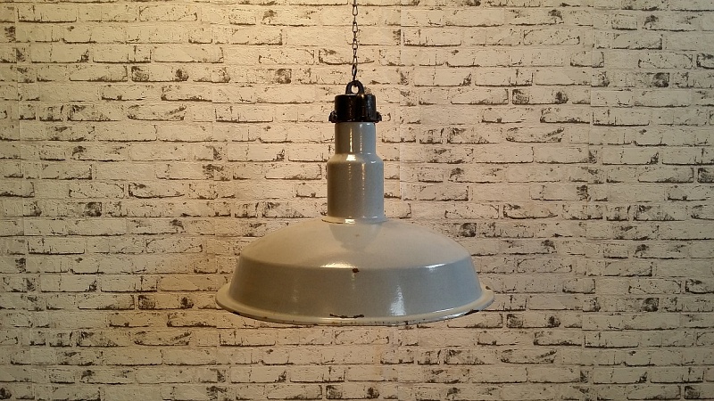 Industriální smaltovaná lampa