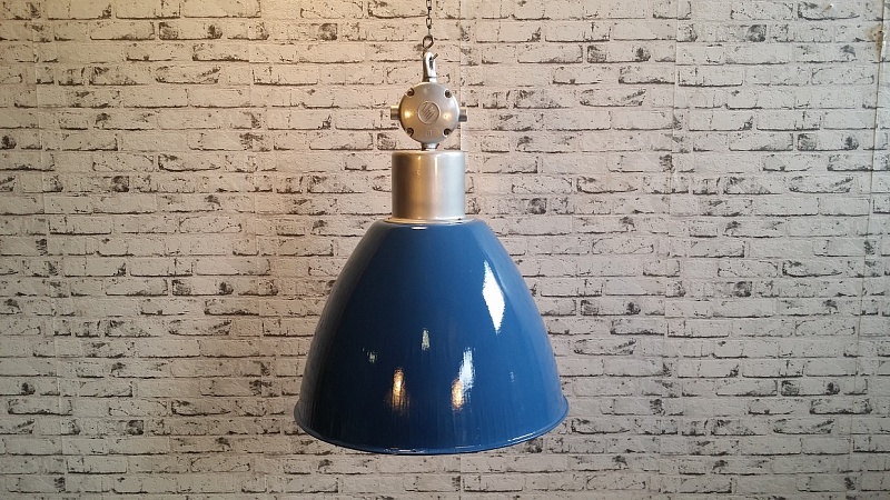 Industriální smaltovaná lampa